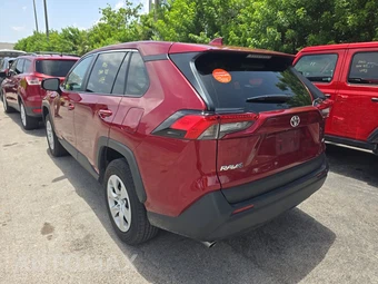 2025 Toyota RAV4 LE - miniatura 6