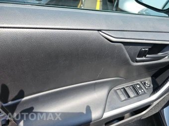 2025 Toyota RAV4 LE - miniatura 9