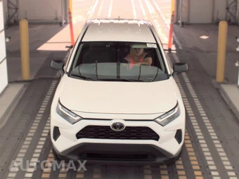 2025 Toyota RAV4 LE - miniatura 2