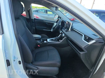 2025 Toyota RAV4 LE - miniatura 8