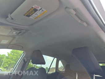 2025 Toyota RAV4 LE – miniatura 8