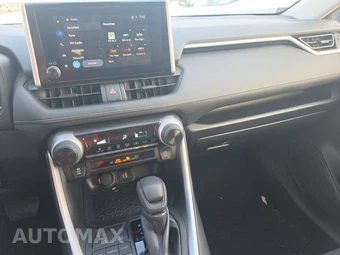 2025 Toyota RAV4 LE - miniatura 11