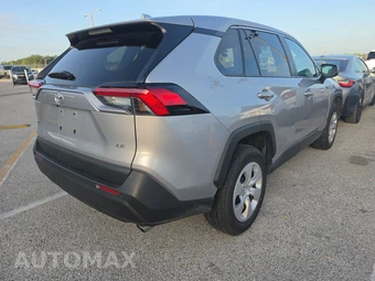 2025 Toyota RAV4 LE - miniatura 4