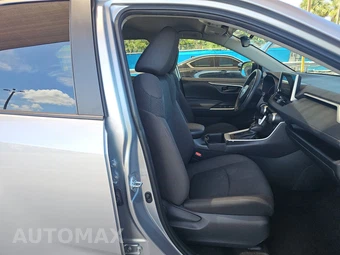 2025 Toyota RAV4 LE - miniatura 8
