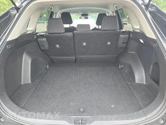 2025 Toyota RAV4 LE - miniatura 16