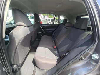 2025 Toyota RAV4 LE – miniatura 13