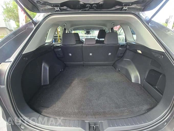 2025 Toyota RAV4 LE – miniatura 14