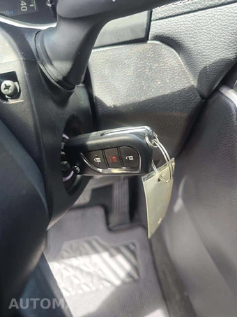 2025 Toyota RAV4 LE – miniatura 8