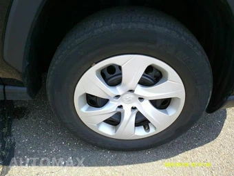 2025 Toyota RAV4 LE - miniatura 18