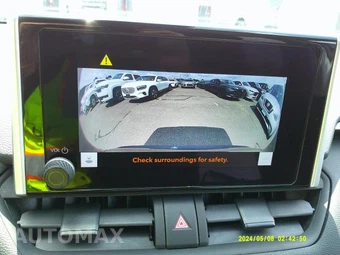 2025 Toyota RAV4 LE - miniatura 3