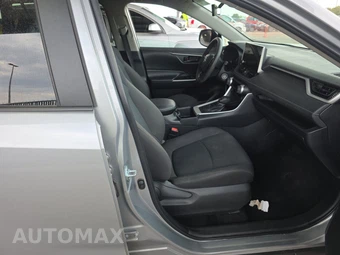 2025 Toyota RAV4 LE - miniatura 8