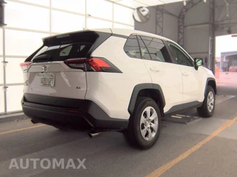 2025 Toyota RAV4 LE - miniatura 4
