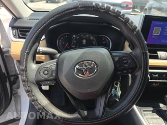 2025 Toyota RAV4 LE - miniatura 10