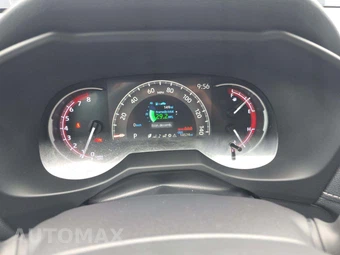 2025 Toyota RAV4 LE - miniatura 9