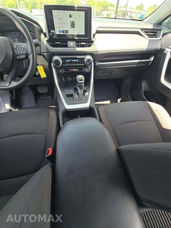 2025 Toyota RAV4 LE - miniatura 10
