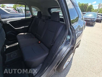 2025 Toyota RAV4 LE - miniatura 13