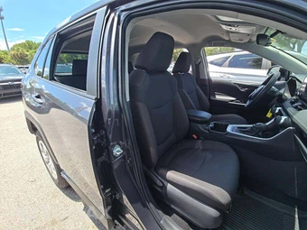 2025 Toyota RAV4 LE - miniatura 18