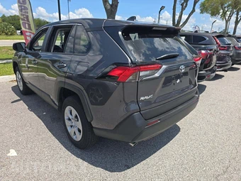2025 Toyota RAV4 LE - miniatura 2