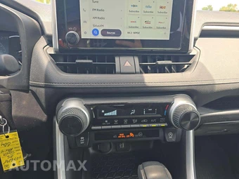 2025 Toyota RAV4 LE - miniatura 24