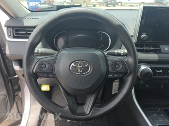 2025 Toyota RAV4 LE – miniatura 10