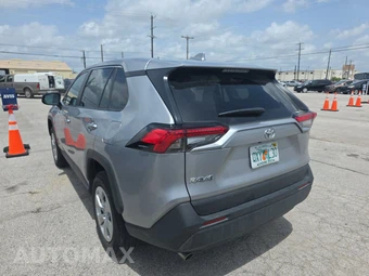 2025 Toyota RAV4 LE – miniatura 6
