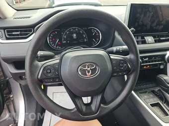 2025 Toyota RAV4 LE - miniatura 10