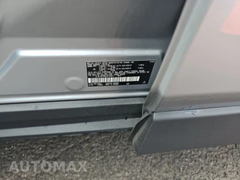 2025 Toyota RAV4 LE - miniatura 14