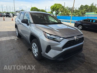 2025 Toyota RAV4 LE - miniatura 3