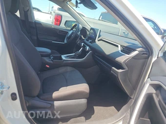 2025 Toyota RAV4 LE - miniatura 8