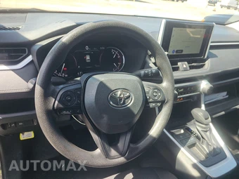 2025 Toyota RAV4 LE – miniatura 10