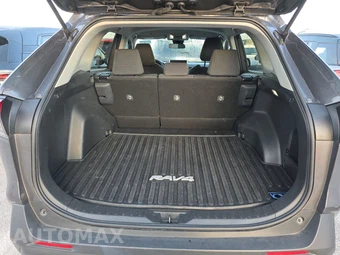 2025 Toyota RAV4 LE - miniatura 16