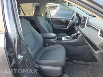 2025 Toyota RAV4 LE - miniatura 8