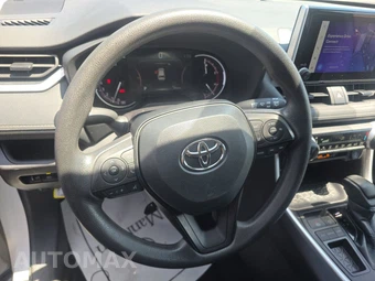 2025 Toyota RAV4 LE – miniatura 10