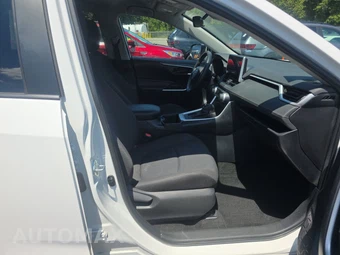2025 Toyota RAV4 LE – miniatura 8