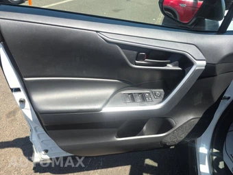 2025 Toyota RAV4 LE – miniatura 9