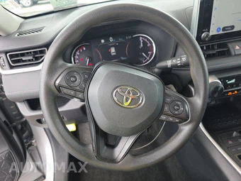 2025 Toyota RAV4 LE – miniatura 10