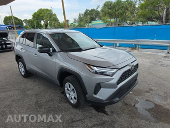 2025 Toyota RAV4 LE – miniatura 3