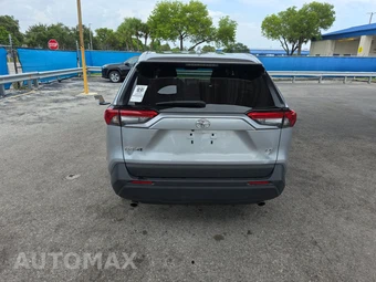 2025 Toyota RAV4 LE – miniatura 5