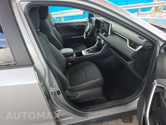 2025 Toyota RAV4 LE – miniatura 8