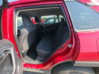 2025 Toyota RAV4 LE - miniatura 13
