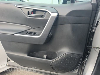 2025 Toyota RAV4 LE – miniatura 9