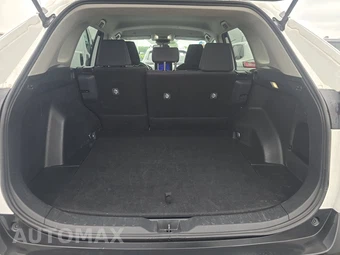 2025 Toyota RAV4 LE - miniatura 16