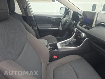 2025 Toyota RAV4 LE - miniatura 8