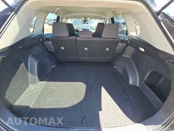 2025 Toyota RAV4 LE - miniatura 16