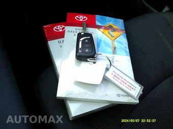 2025 Toyota RAV4 LE - miniatura 14