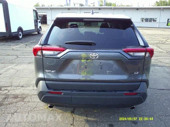 2025 Toyota RAV4 LE - miniatura 15