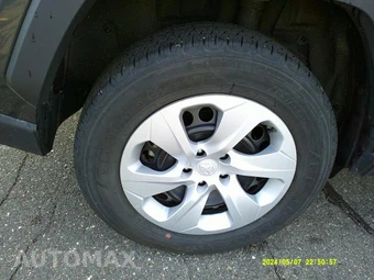 2025 Toyota RAV4 LE - miniatura 17