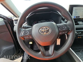 2025 Toyota RAV4 LE – miniatura 10