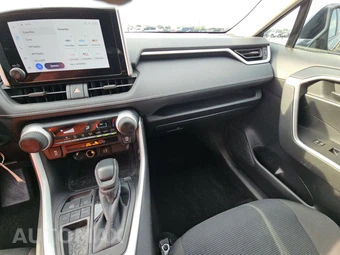 2025 Toyota RAV4 LE – miniatura 11