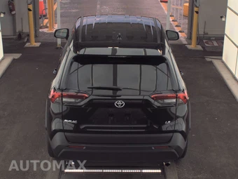 2025 Toyota RAV4 LE – miniatura 5